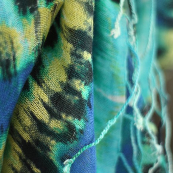 BANANA REPUBLIC Green and Blue Tie Dye Scarf or Wrap - Picture 5 of 5